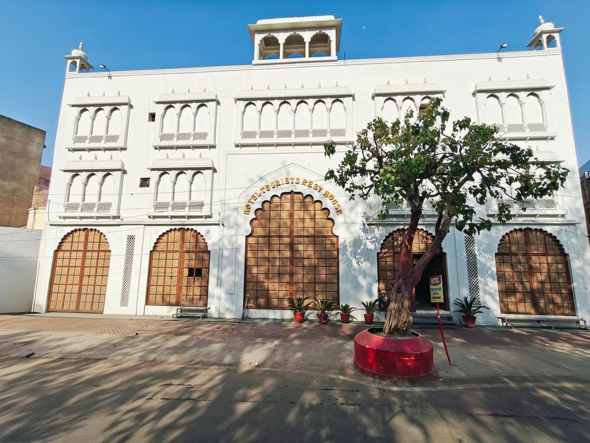 Hotel Tourist Rest House Agra Экстерьер фото